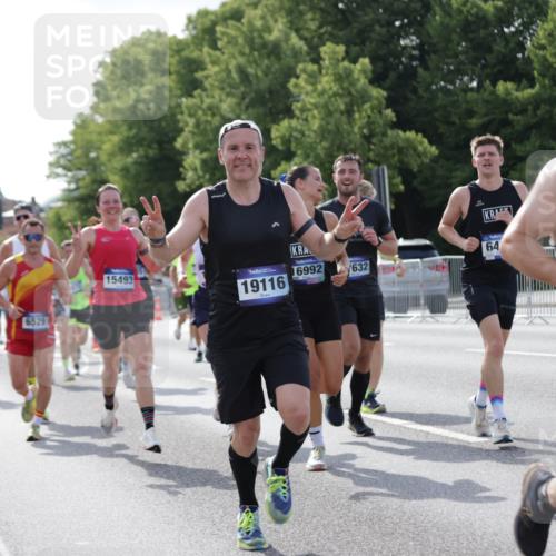 29.06.2025 - hella hamburg halbmarathon Jannik Wohlers http://msf.ph/oto/8216728 29.06.2025 09:50:01 Lombardsbrücke 1358, 1688, 1697, 1700, 1882, 2568, 2675, 2719, 2826, 3332, 4229, 4380, 4398, 4823, 5436, 5745, 5791, 5803, 6458, 6529, 6649, 8450, 9017, 9116, 9302, 9365, 10218, 11379, 11491, 11619, 11767, 12292, 12335, 12895, 13725, 14783, 14798, 14992, 15225, 15257, 15493, 16648, 16697, 16820, 16992, 17425, 17516, 17632, 18154, 18275, 18723, 19046, 19116, 19229 meine-sportfotos.de