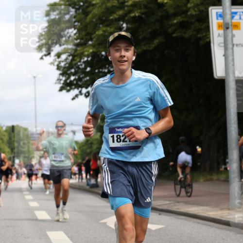 29.06.2025 - hella hamburg halbmarathon Yannick Fuchs http://msf.ph/oto/8216729 29.06.2025 10:32:52 20KM 1042, 1615, 1688, 1710, 2296, 2745, 2849, 3530, 4148, 6095, 7229, 7743, 8002, 8091, 8571, 9171, 9643, 11049, 11952, 12915, 14274, 14688, 14992, 16075, 17623, 18276, 18529, 18584, 18723 meine-sportfotos.de