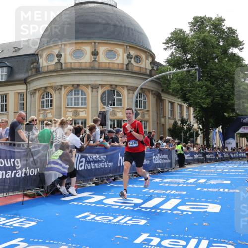 29.06.2025 - hella hamburg halbmarathon Strokosch-Dieckow http://msf.ph/oto/8216732 29.06.2025 10:25:34 Ziel 4338, 13346, 14107 meine-sportfotos.de