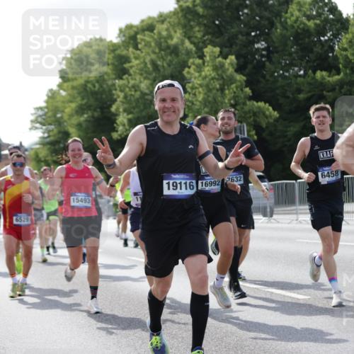29.06.2025 - hella hamburg halbmarathon Jannik Wohlers http://msf.ph/oto/8216753 29.06.2025 09:50:01 Lombardsbrücke 1358, 1688, 1697, 1700, 1882, 2568, 2675, 2719, 2826, 3332, 4229, 4380, 4398, 4823, 5436, 5745, 5791, 5803, 6458, 6529, 6649, 8450, 9017, 9116, 9302, 9365, 10218, 11379, 11491, 11619, 11767, 12292, 12335, 12895, 13725, 14783, 14798, 14992, 15225, 15257, 15493, 16648, 16697, 16820, 16992, 17425, 17516, 17632, 18154, 18275, 18723, 19046, 19116, 19229 meine-sportfotos.de
