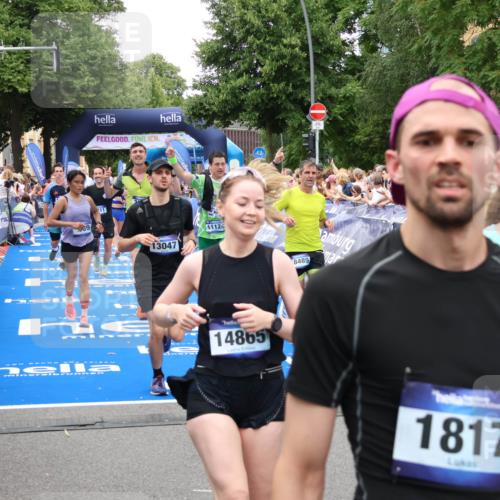 29.06.2025 - hella hamburg halbmarathon Zöllner http://msf.ph/oto/8216766 29.06.2025 10:51:28 Ziel 2364, 2411, 2946, 5820, 6776, 7943, 8989, 9214, 9656, 11124, 11422, 13047, 13792, 14865, 14994, 15871, 15950, 16357, 17131, 18489 meine-sportfotos.de