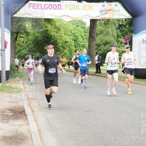 29.06.2025 - hella hamburg halbmarathon MichiJ http://msf.ph/oto/8216790 29.06.2025 10:23:43 Zwischen KM18-KM19 57, 1217, 5048, 6169, 7972, 9519, 11202, 14388, 16712 meine-sportfotos.de