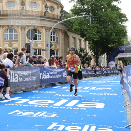 29.06.2025 - hella hamburg halbmarathon Strokosch-Dieckow http://msf.ph/oto/8216832 29.06.2025 10:25:40 Ziel 4338, 11228, 14107 meine-sportfotos.de