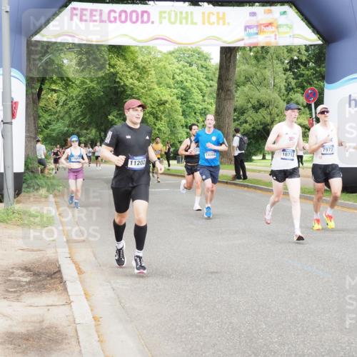 29.06.2025 - hella hamburg halbmarathon MichiJ http://msf.ph/oto/8216833 29.06.2025 10:23:43 Zwischen KM18-KM19 57, 1217, 5048, 6169, 7972, 9519, 11202, 14388, 16712 meine-sportfotos.de