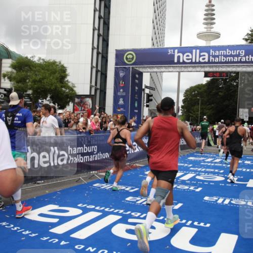 29.06.2025 - hella hamburg halbmarathon Michael Strokosch http://msf.ph/oto/8216904 29.06.2025 10:48:14 Ziel 1914, 4324, 4711, 8916, 9544, 9626, 9638, 12685, 14192, 14814, 15590, 15973, 15981, 16094, 16149, 16269 meine-sportfotos.de
