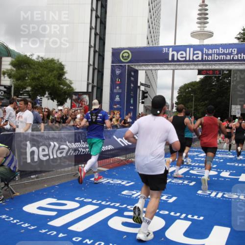29.06.2025 - hella hamburg halbmarathon Michael Strokosch http://msf.ph/oto/8216935 29.06.2025 10:48:14 Ziel 1914, 4324, 4711, 8916, 9544, 9626, 9638, 12685, 14192, 14814, 15590, 15973, 15981, 16094, 16149, 16269 meine-sportfotos.de
