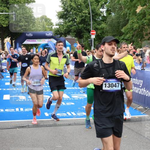 29.06.2025 - hella hamburg halbmarathon Zöllner http://msf.ph/oto/8216943 29.06.2025 10:51:30 Ziel 1335, 2364, 2411, 2946, 5820, 7943, 8989, 9214, 9656, 11124, 11422, 13403, 13792, 15871, 15950, 16357, 17131, 18489 meine-sportfotos.de