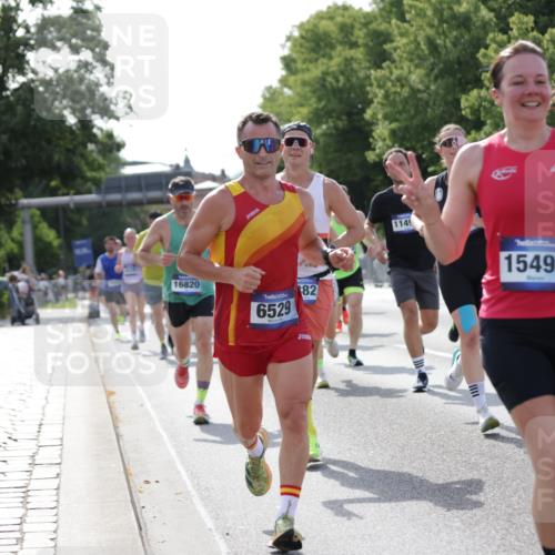 29.06.2025 - hella hamburg halbmarathon Jannik Wohlers http://msf.ph/oto/8217019 29.06.2025 09:50:02 Lombardsbrücke 1209, 1358, 1688, 1697, 1700, 1882, 2568, 2675, 2719, 2826, 3332, 4229, 4380, 4398, 4823, 5436, 5745, 5791, 5803, 6458, 6529, 6649, 7026, 8450, 9017, 9116, 9302, 9365, 10218, 11379, 11491, 11619, 11767, 12292, 12335, 12895, 13725, 14783, 14798, 14992, 15257, 15493, 16697, 16820, 16992, 17251, 17425, 17516, 17632, 18154, 18449, 18723, 19046, 19116, 19229 meine-sportfotos.de