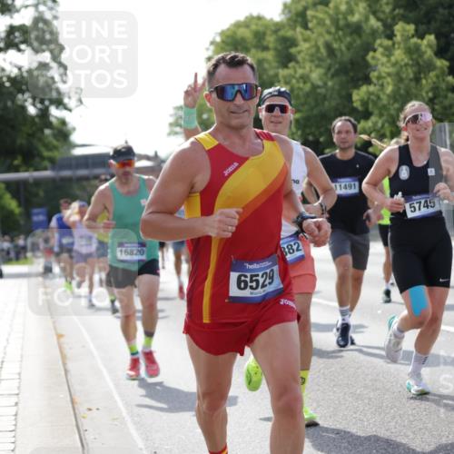 29.06.2025 - hella hamburg halbmarathon Jannik Wohlers http://msf.ph/oto/8217053 29.06.2025 09:50:03 Lombardsbrücke 1209, 1358, 1688, 1697, 1700, 1882, 2568, 2675, 2719, 2826, 4205, 4229, 4380, 4398, 4823, 5436, 5472, 5745, 5791, 5803, 6458, 6529, 6649, 7026, 8450, 9017, 9116, 9365, 10218, 11379, 11491, 11619, 11767, 12292, 12335, 13725, 14783, 14798, 14992, 15257, 15493, 16697, 16820, 16992, 17251, 17425, 17516, 17632, 18154, 18449, 18723, 19046, 19116, 19229 meine-sportfotos.de