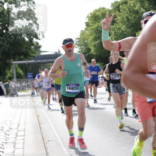 29.06.2025 - hella hamburg halbmarathon Jannik Wohlers http://msf.ph/oto/8217061 29.06.2025 09:50:04 Lombardsbrücke 1209, 1358, 1688, 1697, 1700, 1882, 2568, 2675, 2719, 2826, 4205, 4229, 4380, 4398, 4823, 5436, 5472, 5508, 5745, 5791, 5803, 6458, 6529, 6649, 7026, 8450, 9017, 9116, 9365, 10218, 10922, 11379, 11491, 11619, 12292, 12335, 13725, 14783, 14798, 14992, 15257, 15493, 16697, 16820, 16992, 17251, 17425, 17516, 17632, 18154, 18449, 18723, 19046, 19116, 19229 meine-sportfotos.de