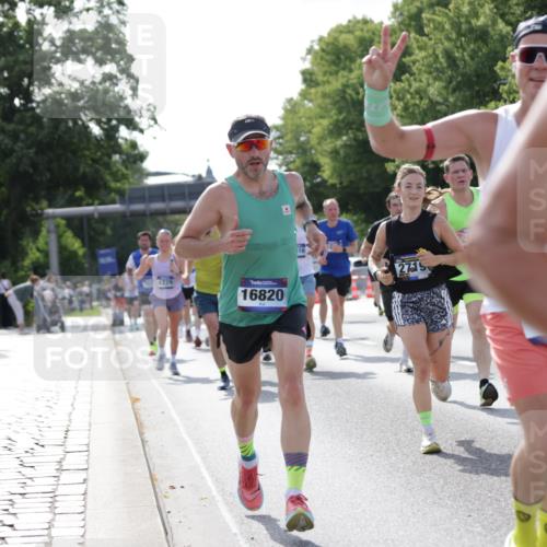 29.06.2025 - hella hamburg halbmarathon Jannik Wohlers http://msf.ph/oto/8217072 29.06.2025 09:50:04 Lombardsbrücke 1209, 1358, 1688, 1697, 1700, 1882, 2568, 2675, 2719, 2826, 4205, 4229, 4380, 4398, 4823, 5436, 5472, 5508, 5745, 5791, 5803, 6458, 6529, 6649, 7026, 8450, 9017, 9116, 9365, 10218, 10922, 11379, 11491, 11619, 12292, 12335, 13725, 14783, 14798, 14992, 15257, 15493, 16697, 16820, 16992, 17251, 17425, 17516, 17632, 18154, 18449, 18723, 19046, 19116, 19229 meine-sportfotos.de