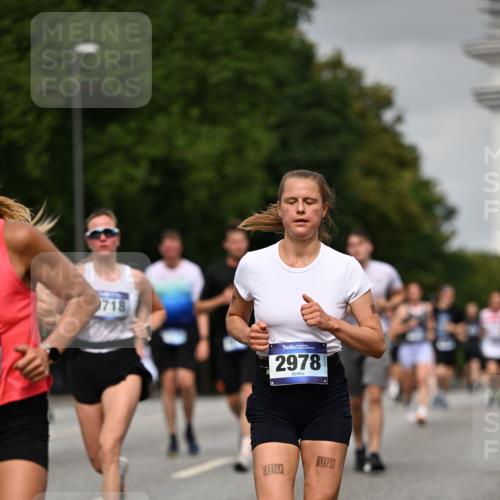 29.06.2025 - hella hamburg halbmarathon Dr. Thomas Lammeyer http://msf.ph/oto/8217078 29.06.2025 10:12:51 Kennedybrücke 1147, 1188, 2427, 2978, 3762, 4859, 5100, 5885, 6590, 6674, 6918, 7198, 7348, 7453, 9457, 9616, 9718, 9823, 9951, 9958, 9966, 10092, 10609, 10857 meine-sportfotos.de