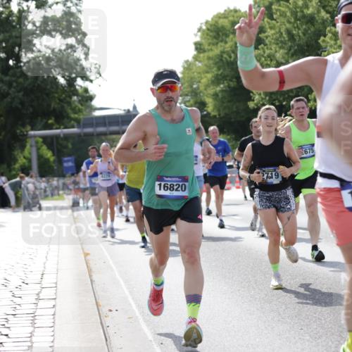 29.06.2025 - hella hamburg halbmarathon Jannik Wohlers http://msf.ph/oto/8217087 29.06.2025 09:50:04 Lombardsbrücke 1209, 1358, 1688, 1697, 1700, 1882, 2568, 2675, 2719, 2826, 4205, 4229, 4380, 4398, 4823, 5436, 5472, 5508, 5745, 5791, 5803, 6458, 6529, 6649, 7026, 8450, 9017, 9116, 9365, 10218, 10922, 11379, 11491, 11619, 12292, 12335, 13725, 14783, 14798, 14992, 15257, 15493, 16697, 16820, 16992, 17251, 17425, 17516, 17632, 18154, 18449, 18723, 19046, 19116, 19229 meine-sportfotos.de