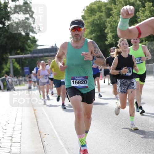 29.06.2025 - hella hamburg halbmarathon Jannik Wohlers http://msf.ph/oto/8217120 29.06.2025 09:50:04 Lombardsbrücke 1209, 1358, 1688, 1697, 1700, 1882, 2568, 2675, 2719, 2826, 4205, 4229, 4380, 4398, 4823, 5436, 5472, 5508, 5745, 5791, 5803, 6458, 6529, 6649, 7026, 8450, 9017, 9116, 9365, 10218, 10922, 11379, 11491, 11619, 12292, 12335, 13725, 14783, 14798, 14992, 15257, 15493, 16697, 16820, 16992, 17251, 17425, 17516, 17632, 18154, 18449, 18723, 19046, 19116, 19229 meine-sportfotos.de