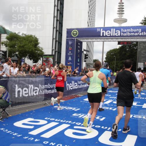 29.06.2025 - hella hamburg halbmarathon Michael Strokosch http://msf.ph/oto/8217142 29.06.2025 10:48:16 Ziel 1914, 4711, 7599, 8916, 9544, 9626, 11211, 12685, 14192, 14797, 14814, 15590, 15629, 15973, 15981, 16094, 16269, 19127 meine-sportfotos.de