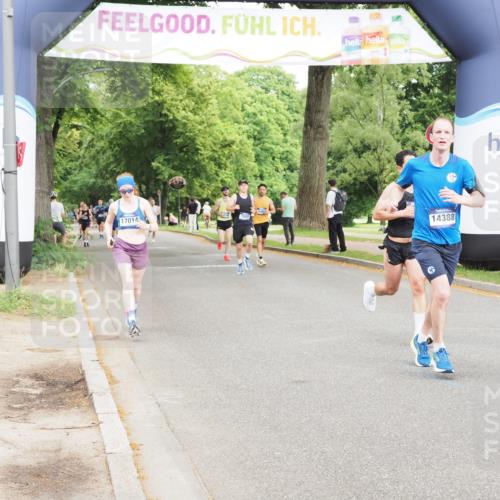 29.06.2025 - hella hamburg halbmarathon MichiJ http://msf.ph/oto/8217158 29.06.2025 10:23:45 Zwischen KM18-KM19 57, 1217, 6169, 7884, 7972, 9519, 11202, 14388, 16712, 17014 meine-sportfotos.de