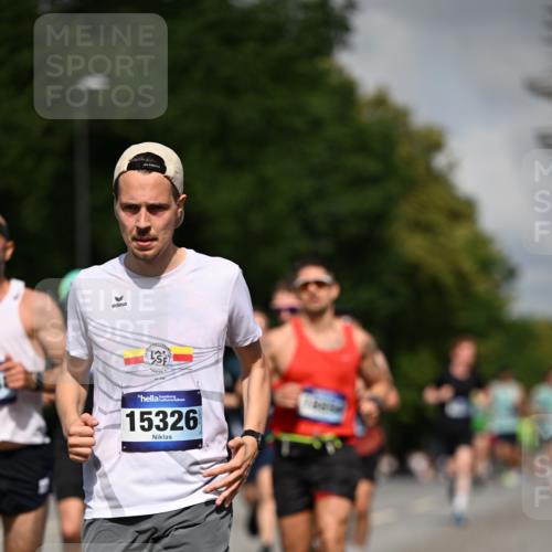 29.06.2025 - hella hamburg halbmarathon Dr. Thomas Lammeyer http://msf.ph/oto/8217186 29.06.2025 09:49:18 Kennedybrücke 57, 1686, 1707, 1894, 2525, 4463, 4812, 5187, 5550, 6169, 6495, 6878, 7055, 7186, 7845, 7880, 7965, 8062, 9345, 10453, 10484, 10876, 11199 meine-sportfotos.de