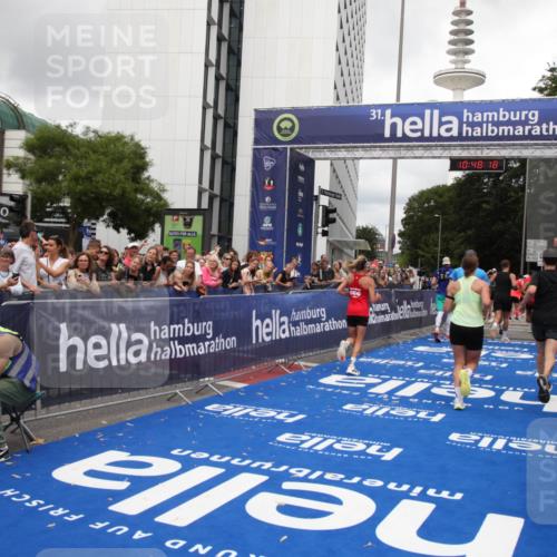 29.06.2025 - hella hamburg halbmarathon Michael Strokosch http://msf.ph/oto/8217189 29.06.2025 10:48:17 Ziel 1914, 7599, 8916, 9544, 9626, 11211, 12685, 14192, 14797, 14814, 15590, 15629, 15973, 15981, 16094, 16269, 18963, 19127 meine-sportfotos.de