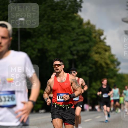 29.06.2025 - hella hamburg halbmarathon Dr. Thomas Lammeyer http://msf.ph/oto/8217209 29.06.2025 09:49:19 Kennedybrücke 57, 1686, 1707, 1894, 2525, 4463, 4812, 5187, 5550, 6169, 6495, 6878, 7055, 7186, 7845, 7880, 7965, 8062, 8784, 9345, 10453, 10484, 10876, 11199 meine-sportfotos.de