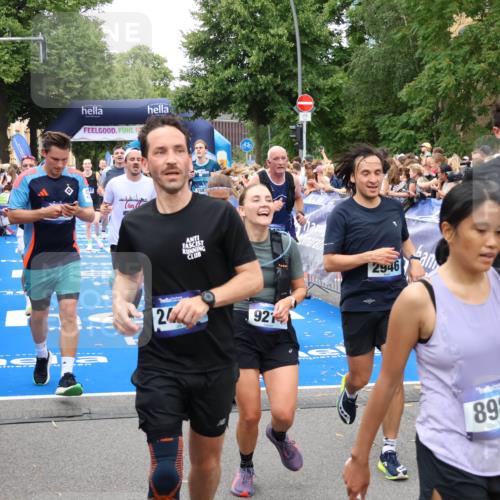 29.06.2025 - hella hamburg halbmarathon Zöllner http://msf.ph/oto/8217213 29.06.2025 10:51:32 Ziel 1335, 2411, 2946, 5820, 7943, 9214, 9656, 10691, 11422, 13403, 13792, 15871, 15950, 16357, 17131 meine-sportfotos.de
