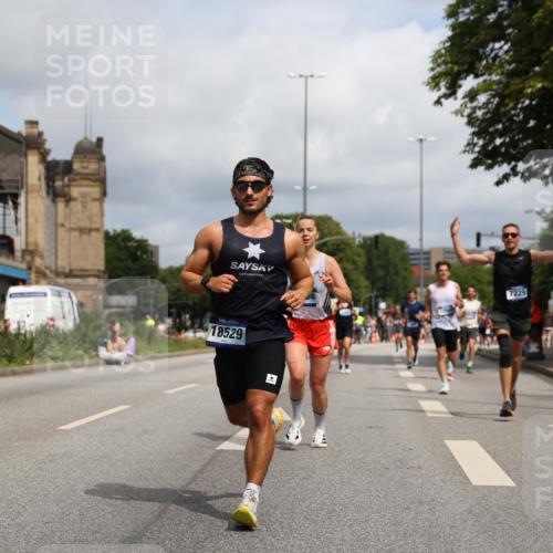 29.06.2025 - hella hamburg halbmarathon Yannick Fuchs http://msf.ph/oto/8217217 29.06.2025 10:32:55 20KM 1042, 1615, 1688, 1710, 2296, 2745, 2849, 3530, 4148, 6095, 7110, 7229, 8002, 8091, 8571, 9171, 9643, 11049, 11952, 12915, 13755, 14274, 14688, 14992, 16075, 17623, 18276, 18529, 18584, 18723 meine-sportfotos.de