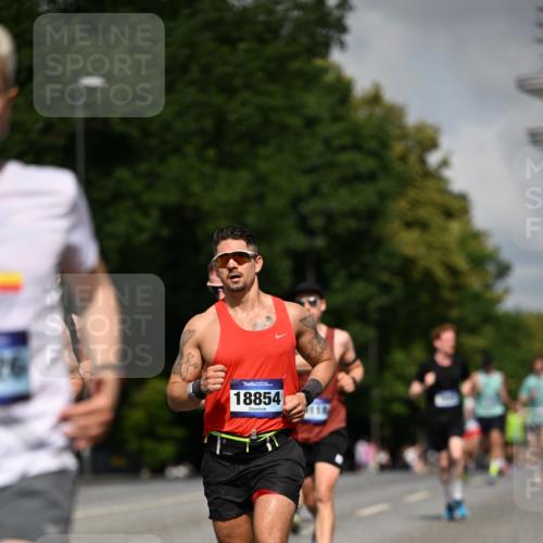 29.06.2025 - hella hamburg halbmarathon Dr. Thomas Lammeyer http://msf.ph/oto/8217238 29.06.2025 09:49:19 Kennedybrücke 57, 1686, 1707, 1894, 2525, 4463, 4812, 5187, 5550, 6169, 6495, 6878, 7055, 7186, 7845, 7880, 7965, 8062, 8784, 9345, 10453, 10484, 10876, 11199 meine-sportfotos.de