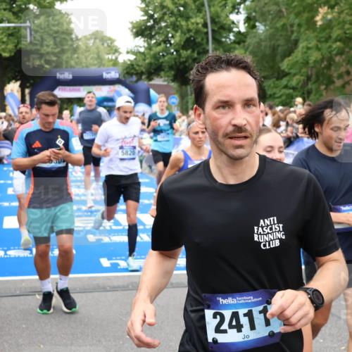 29.06.2025 - hella hamburg halbmarathon Zöllner http://msf.ph/oto/8217254 29.06.2025 10:51:33 Ziel 1335, 2946, 5820, 7943, 9656, 10691, 11422, 13403, 13792, 15871, 15950, 17131 meine-sportfotos.de