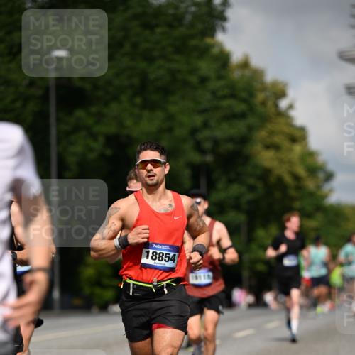 29.06.2025 - hella hamburg halbmarathon Dr. Thomas Lammeyer http://msf.ph/oto/8217258 29.06.2025 09:49:19 Kennedybrücke 57, 1686, 1707, 1894, 2525, 4463, 4812, 5187, 5550, 6169, 6495, 6878, 7055, 7186, 7845, 7880, 7965, 8062, 8784, 9345, 10453, 10484, 10876, 11199 meine-sportfotos.de