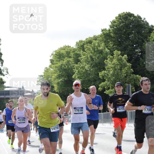 29.06.2025 - hella hamburg halbmarathon Jannik Wohlers http://msf.ph/oto/8217283 29.06.2025 09:50:06 Lombardsbrücke 1209, 1358, 1688, 1697, 1700, 1882, 2568, 2675, 2719, 2826, 4205, 4229, 4380, 4398, 4823, 5472, 5508, 5745, 5791, 5803, 6458, 6529, 6649, 7026, 8450, 8958, 9017, 9116, 9365, 10218, 10922, 11281, 11379, 11491, 11619, 12335, 13725, 14012, 14092, 14783, 14798, 14992, 15257, 15493, 16697, 16820, 16992, 17120, 17251, 17425, 17486, 17516, 17632, 18154, 18449, 18491, 18723, 19020, 19046, 19116 meine-sportfotos.de