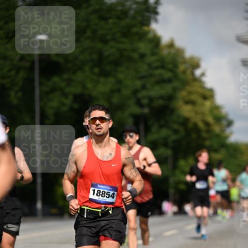29.06.2025 - hella hamburg halbmarathon Dr. Thomas Lammeyer http://msf.ph/oto/8217287 29.06.2025 09:49:19 Kennedybrücke 57, 1686, 1707, 1894, 2525, 4463, 4812, 5187, 5550, 6169, 6495, 6878, 7055, 7186, 7845, 7880, 7965, 8062, 8784, 9345, 10453, 10484, 10876, 11199 meine-sportfotos.de
