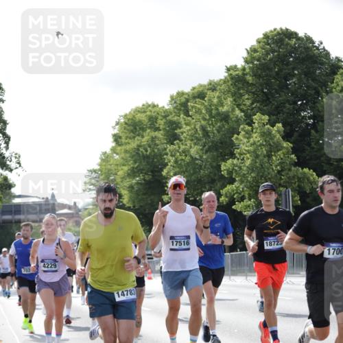 29.06.2025 - hella hamburg halbmarathon Jannik Wohlers http://msf.ph/oto/8217313 29.06.2025 09:50:06 Lombardsbrücke 1209, 1358, 1688, 1697, 1700, 1882, 2568, 2675, 2719, 2826, 4205, 4229, 4380, 4398, 4823, 5472, 5508, 5745, 5791, 5803, 6458, 6529, 6649, 7026, 8450, 8958, 9017, 9116, 9365, 10218, 10922, 11281, 11379, 11491, 11619, 12335, 13725, 14012, 14092, 14783, 14798, 14992, 15257, 15493, 16697, 16820, 16992, 17120, 17251, 17425, 17486, 17516, 17632, 18154, 18449, 18491, 18723, 19020, 19046, 19116 meine-sportfotos.de