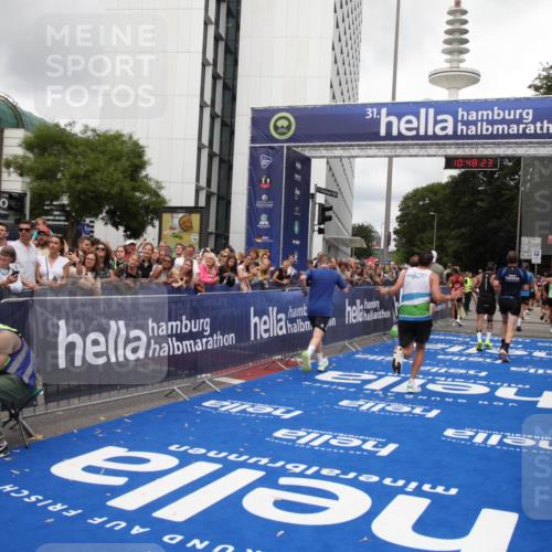 29.06.2025 - hella hamburg halbmarathon Michael Strokosch http://msf.ph/oto/8217362 29.06.2025 10:48:22 Ziel 1537, 5129, 7367, 7599, 8916, 9770, 11211, 11467, 14797, 15629, 15735, 17745, 17982, 18963, 19127 meine-sportfotos.de