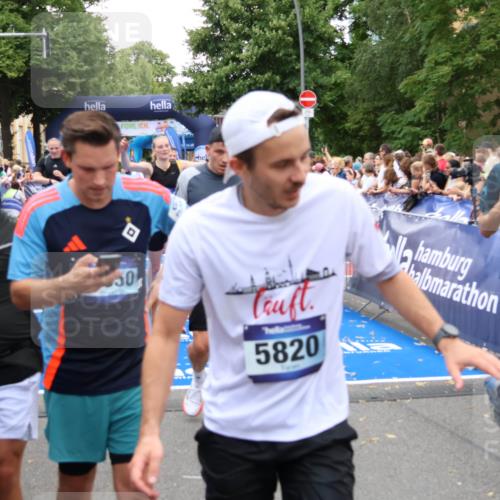29.06.2025 - hella hamburg halbmarathon Zöllner http://msf.ph/oto/8217414 29.06.2025 10:51:35 Ziel 1335, 5008, 7943, 10691, 13403, 13792, 15871, 17131, 19007 meine-sportfotos.de