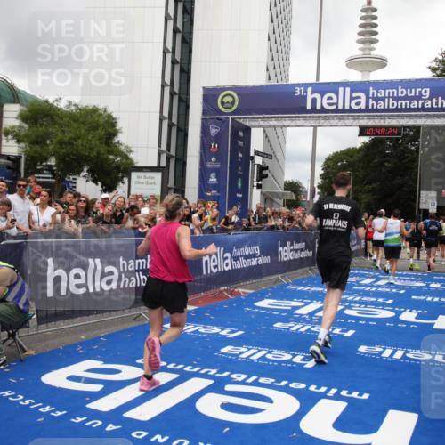 29.06.2025 - hella hamburg halbmarathon Michael Strokosch http://msf.ph/oto/8217427 29.06.2025 10:48:23 Ziel 1537, 5129, 5528, 6923, 7367, 7599, 8216, 8916, 9770, 11211, 11467, 14797, 15629, 15735, 17745, 17982, 18963, 19127 meine-sportfotos.de