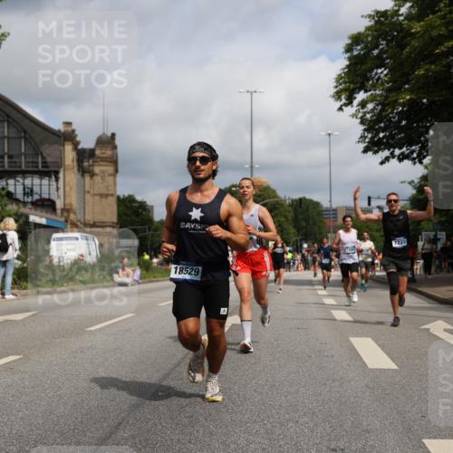 29.06.2025 - hella hamburg halbmarathon Yannick Fuchs http://msf.ph/oto/8217443 29.06.2025 10:32:55 20KM 1042, 1615, 1688, 1710, 2296, 2745, 2849, 3530, 4148, 6095, 7110, 7229, 8002, 8091, 8571, 9171, 9643, 11049, 11952, 12915, 13755, 14274, 14688, 14992, 16075, 17623, 18276, 18529, 18584, 18723 meine-sportfotos.de