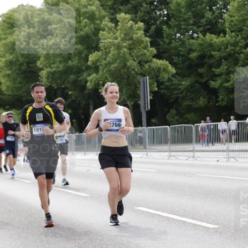 29.06.2025 - hella hamburg halbmarathon Jannik Wohlers http://msf.ph/oto/8217449 29.06.2025 10:27:07 Lombardsbrücke 4372, 5285, 5825, 6214, 7764, 8085, 10158, 10412, 10413, 11256, 12500, 14206, 17427, 17791, 18012, 18097, 18766 meine-sportfotos.de