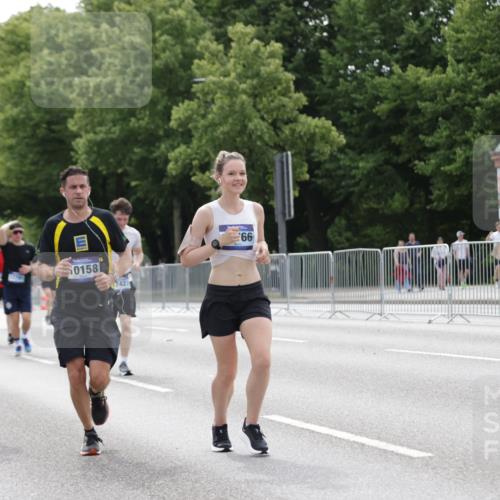 29.06.2025 - hella hamburg halbmarathon Jannik Wohlers http://msf.ph/oto/8217528 29.06.2025 10:27:07 Lombardsbrücke 4372, 5285, 5825, 6214, 7764, 8085, 10158, 10412, 10413, 11256, 12500, 14206, 17427, 17791, 18012, 18097, 18766 meine-sportfotos.de