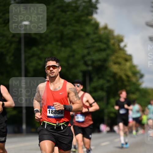 29.06.2025 - hella hamburg halbmarathon Dr. Thomas Lammeyer http://msf.ph/oto/8217530 29.06.2025 09:49:19 Kennedybrücke 57, 1686, 1707, 1894, 2525, 4463, 4812, 5187, 5550, 6169, 6495, 6878, 7055, 7186, 7845, 7880, 7965, 8062, 8784, 9345, 10453, 10484, 10876, 11199 meine-sportfotos.de