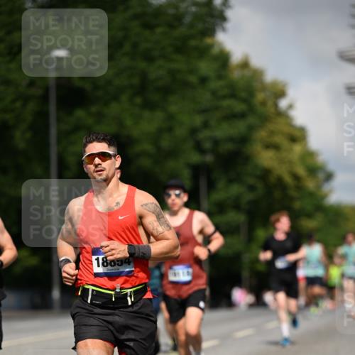 29.06.2025 - hella hamburg halbmarathon Dr. Thomas Lammeyer http://msf.ph/oto/8217552 29.06.2025 09:49:19 Kennedybrücke 57, 1686, 1707, 1894, 2525, 4463, 4812, 5187, 5550, 6169, 6495, 6878, 7055, 7186, 7845, 7880, 7965, 8062, 8784, 9345, 10453, 10484, 10876, 11199 meine-sportfotos.de