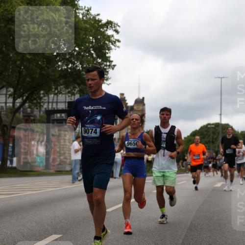 29.06.2025 - hella hamburg halbmarathon Yannick Fuchs http://msf.ph/oto/8217553 29.06.2025 10:45:51 20KM 2364, 2396, 2397, 2670, 2718, 2818, 4033, 4140, 4814, 4839, 5008, 5102, 6286, 6657, 6776, 7724, 7786, 8371, 8413, 8710, 8856, 9074, 9082, 9656, 9739, 9793, 9869, 11551, 11791, 12224, 12450, 12580, 13015, 13047, 13051, 13707, 13726, 13792, 13799, 14012, 14122, 14248, 14865, 14994, 15356, 15496, 15643, 15727, 15829, 15831, 16003, 16179, 16591, 17033, 17131, 17682, 17815, 17962, 17978, 17997, 18019, 18475, 18869, 18982, 19020 meine-sportfotos.de