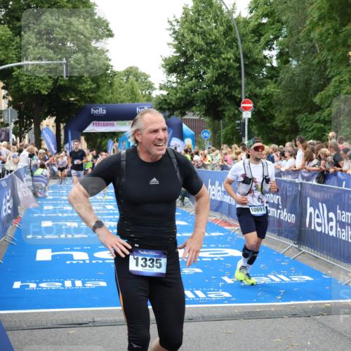 29.06.2025 - hella hamburg halbmarathon Zöllner http://msf.ph/oto/8217554 29.06.2025 10:51:40 Ziel 5008, 10691, 13327, 14012, 14458, 15496, 19007, 19020 meine-sportfotos.de