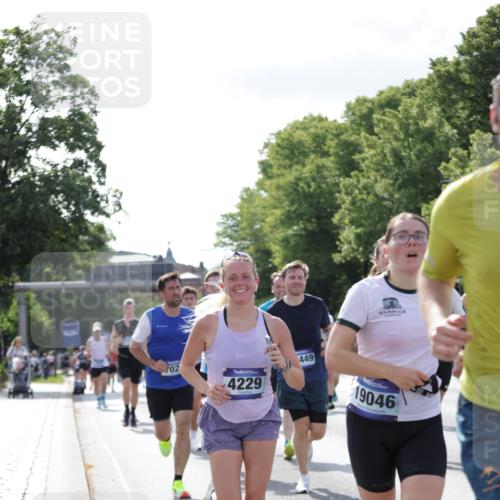 29.06.2025 - hella hamburg halbmarathon Jannik Wohlers http://msf.ph/oto/8217558 29.06.2025 09:50:07 Lombardsbrücke 1209, 1358, 1688, 1697, 1700, 1882, 2568, 2675, 2719, 2826, 4205, 4229, 4380, 4398, 5472, 5508, 5745, 5791, 5803, 6458, 6529, 6649, 7026, 8450, 8958, 9017, 9116, 9365, 10218, 10922, 11281, 11379, 11491, 11619, 12335, 13876, 14012, 14092, 14783, 14798, 14992, 15257, 15493, 16697, 16820, 16992, 17120, 17251, 17425, 17486, 17516, 17632, 18449, 18491, 18723, 19020, 19046, 19116 meine-sportfotos.de