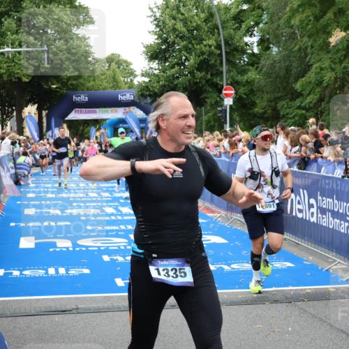 29.06.2025 - hella hamburg halbmarathon Zöllner http://msf.ph/oto/8217560 29.06.2025 10:51:40 Ziel 5008, 10691, 13327, 14012, 14458, 15496, 19007, 19020 meine-sportfotos.de