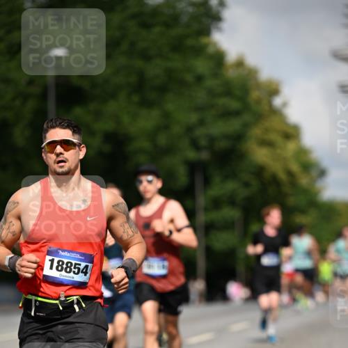 29.06.2025 - hella hamburg halbmarathon Dr. Thomas Lammeyer http://msf.ph/oto/8217566 29.06.2025 09:49:20 Kennedybrücke 1686, 1707, 1894, 2525, 4463, 4812, 5550, 6169, 6495, 6878, 7055, 7186, 7845, 7880, 7965, 8062, 8784, 9345, 10453, 10484, 11199 meine-sportfotos.de
