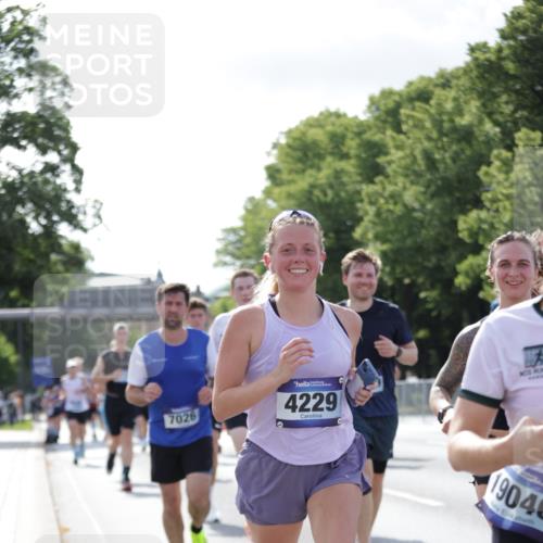 29.06.2025 - hella hamburg halbmarathon Jannik Wohlers http://msf.ph/oto/8217573 29.06.2025 09:50:08 Lombardsbrücke 1209, 1358, 1688, 1697, 1700, 1882, 2568, 2675, 2719, 2826, 4205, 4229, 4380, 4398, 5472, 5508, 5745, 5791, 5803, 6458, 6529, 6649, 7026, 8450, 8958, 9017, 9116, 9365, 10218, 10922, 11281, 11379, 11491, 11619, 12335, 13446, 13876, 14012, 14092, 14783, 14798, 14992, 15257, 15493, 15921, 16249, 16697, 16820, 16992, 17120, 17251, 17425, 17486, 17516, 17632, 18449, 18491, 18723, 18803, 19020, 19046, 19116 meine-sportfotos.de
