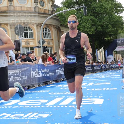 29.06.2025 - hella hamburg halbmarathon Strokosch-Dieckow http://msf.ph/oto/8217602 29.06.2025 10:26:32 Ziel 1577, 9565, 14728, 17040 meine-sportfotos.de