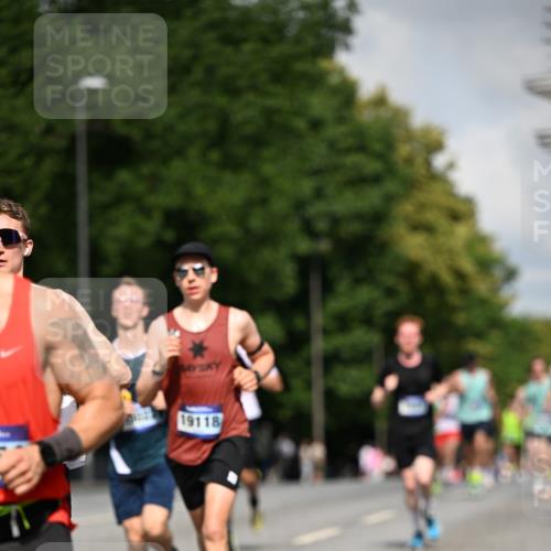 29.06.2025 - hella hamburg halbmarathon Dr. Thomas Lammeyer http://msf.ph/oto/8217605 29.06.2025 09:49:20 Kennedybrücke 1686, 1707, 1894, 2525, 4463, 4812, 5550, 6169, 6495, 6878, 7055, 7186, 7845, 7880, 7965, 8062, 8784, 9345, 10453, 10484, 11199 meine-sportfotos.de