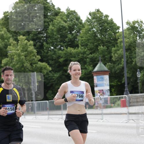29.06.2025 - hella hamburg halbmarathon Jannik Wohlers http://msf.ph/oto/8217614 29.06.2025 10:27:08 Lombardsbrücke 4372, 5285, 5825, 6214, 7764, 7978, 8085, 10158, 10412, 10413, 11256, 12500, 14206, 17427, 17791, 18012, 18097, 18766 meine-sportfotos.de