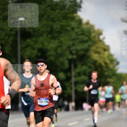 29.06.2025 - hella hamburg halbmarathon Dr. Thomas Lammeyer http://msf.ph/oto/8217619 29.06.2025 09:49:20 Kennedybrücke 1686, 1707, 1894, 2525, 4463, 4812, 5550, 6169, 6495, 6878, 7055, 7186, 7845, 7880, 7965, 8062, 8784, 9345, 10453, 10484, 11199 meine-sportfotos.de