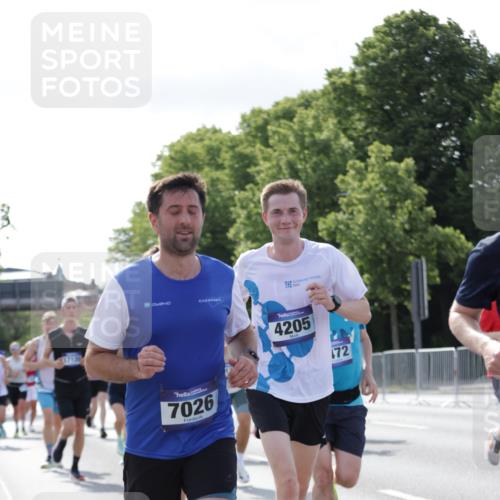 29.06.2025 - hella hamburg halbmarathon Jannik Wohlers http://msf.ph/oto/8217684 29.06.2025 09:50:09 Lombardsbrücke 1209, 1358, 1688, 1697, 1700, 1882, 2568, 2675, 2719, 2826, 4205, 4229, 4380, 4398, 5472, 5508, 5745, 5791, 5803, 6458, 6529, 6649, 7026, 8450, 8958, 9017, 9116, 9365, 10064, 10218, 10783, 10922, 11281, 11379, 11491, 11619, 12335, 13446, 13876, 14012, 14092, 14783, 14798, 15257, 15493, 15888, 15921, 16249, 16697, 16820, 16992, 17120, 17251, 17425, 17486, 17516, 17632, 18449, 18491, 18723, 18803, 19020, 19046, 19116 meine-sportfotos.de